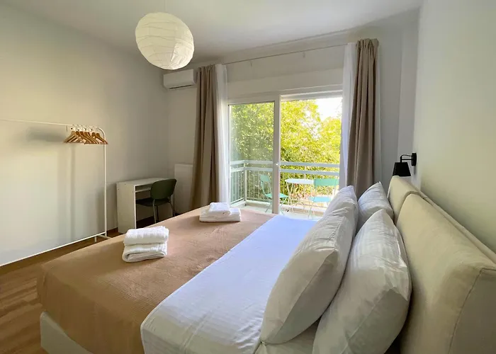 Quiet Central 2-Bedroom Flat 4' To Metro & Shops